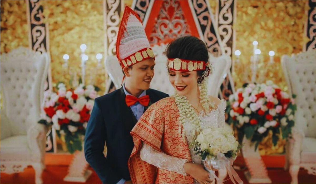 8 Tradisi dan Pernikahan Adat Seluruh Indonesia yang Unik