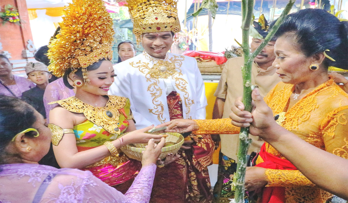 Menilik Makna dalam Rangkaian Pernikahan Adat Bali